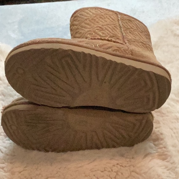 Ugg Graphic Stitch Logo boots - Picture 5 of 10